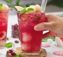 Soda vải hoa hồng